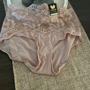 Wacoal high waisted cheekies